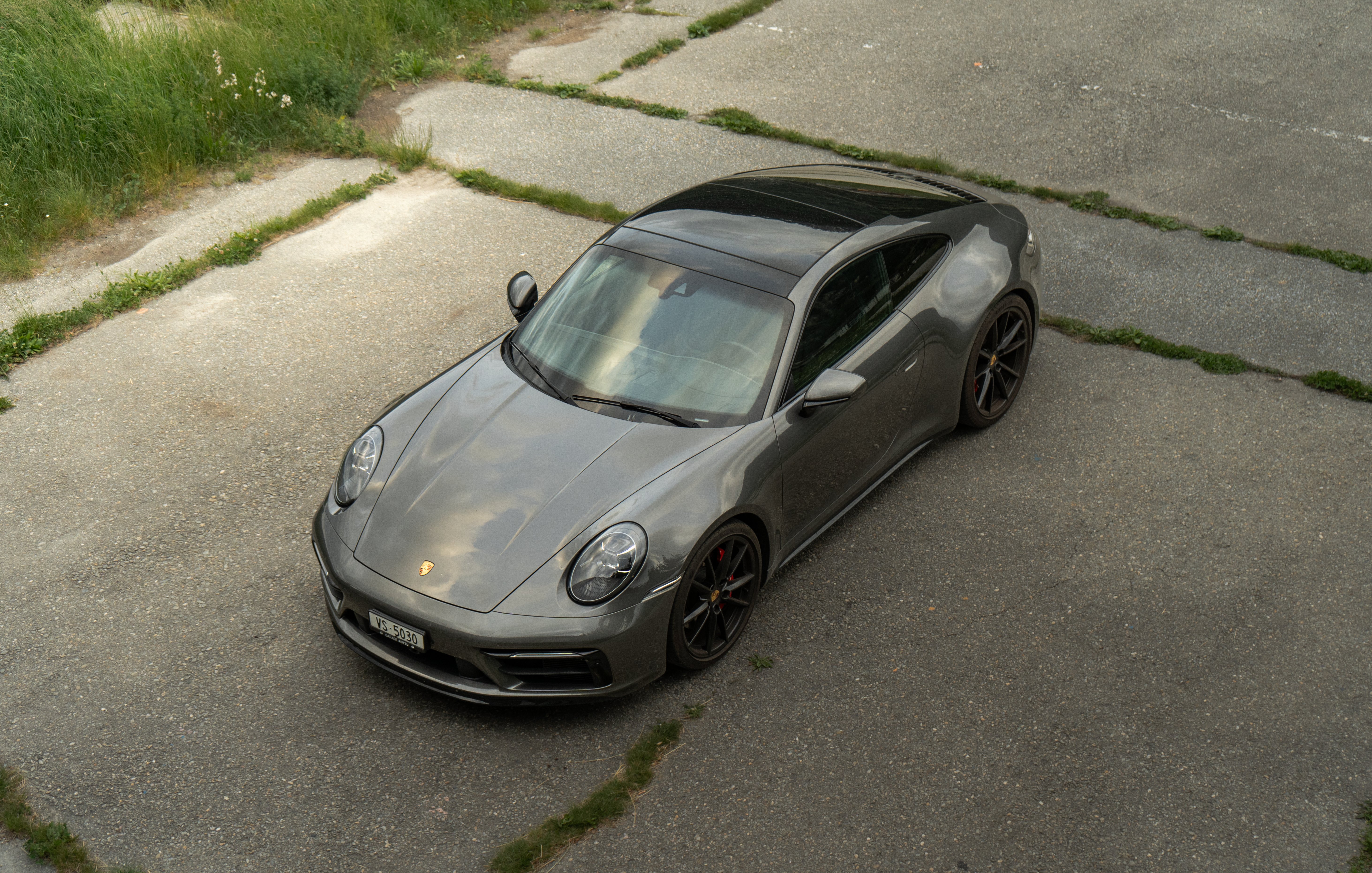 Motion Blur auf der Landstraße, dynamische Seitenlinie